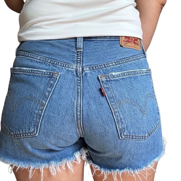 Levi’s 501 Blue Denim Jean Shorts Frayed Hem Distressed High Rise Size 27 Women - Picture 3 of 9